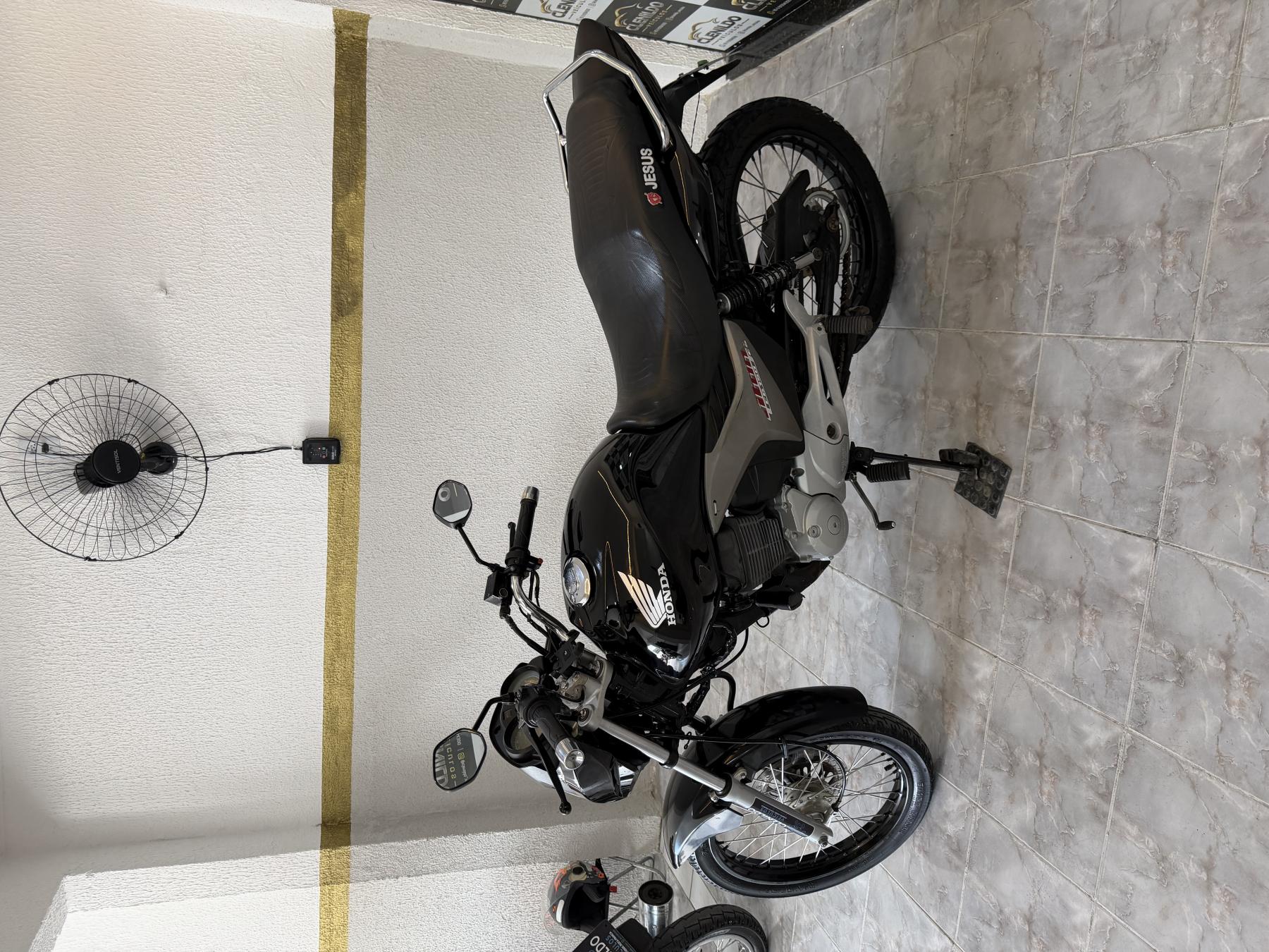 Foto 2 de TITAN 150
